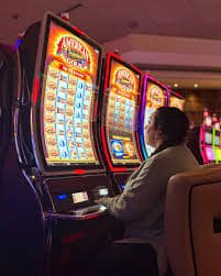 hajar777 slot mobile app displaying Crazy Time live table with low-data streaming indicator
